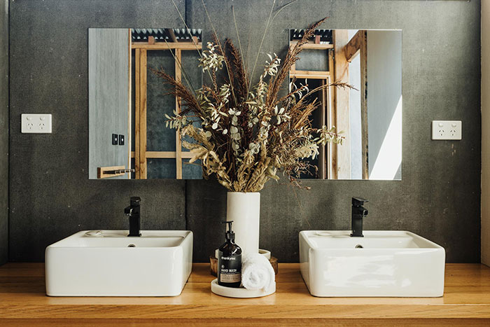 Bay of Fires Bush Retreat - Kitchen and Bar Pavilion